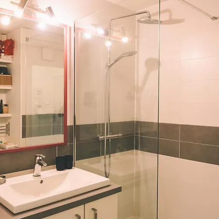 Superbe Appartement, 1min Du Tramway, Parking, A/c Apartment